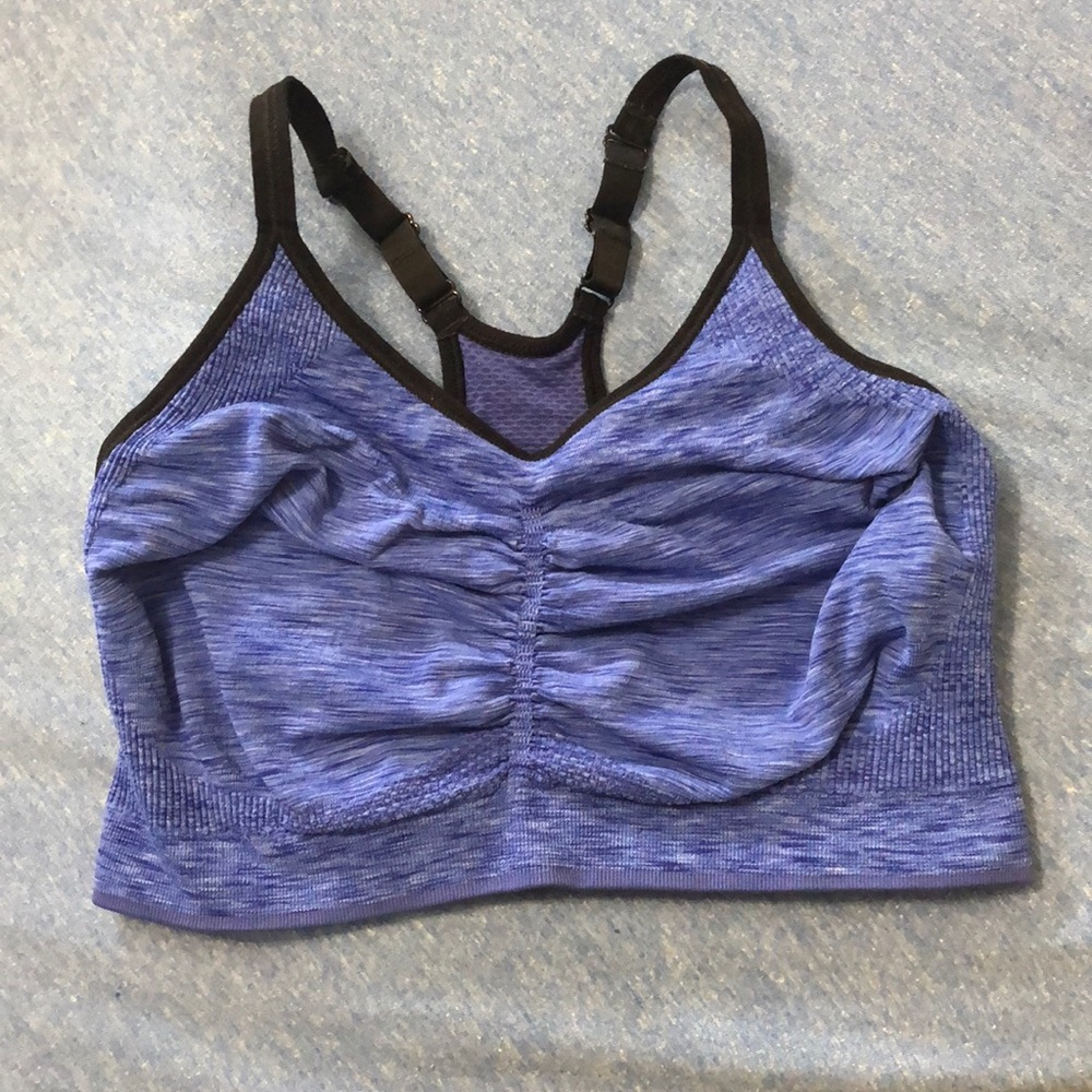 Old navy active sports bra ⁉️⁉️